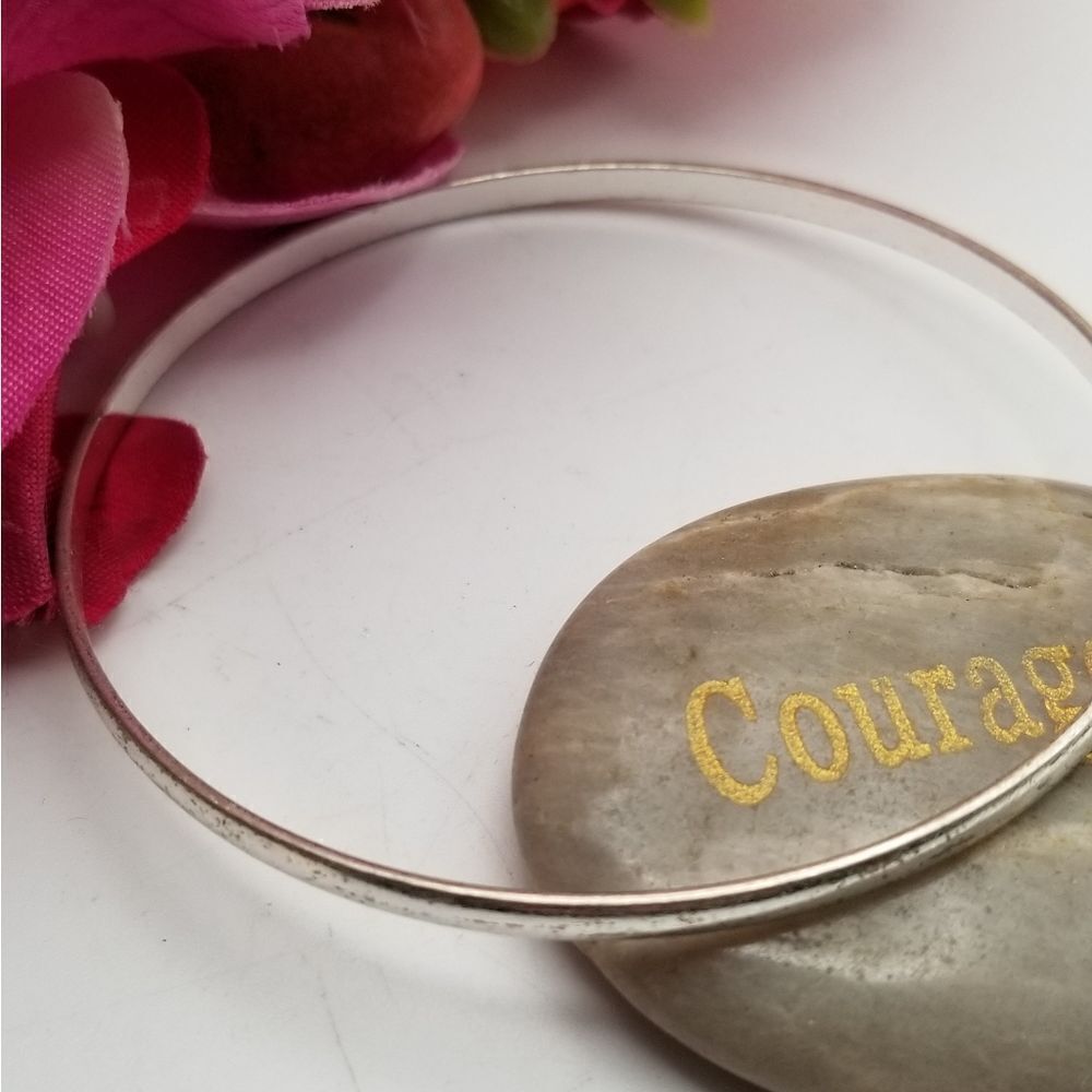 Silver tone round classic bangle. B704